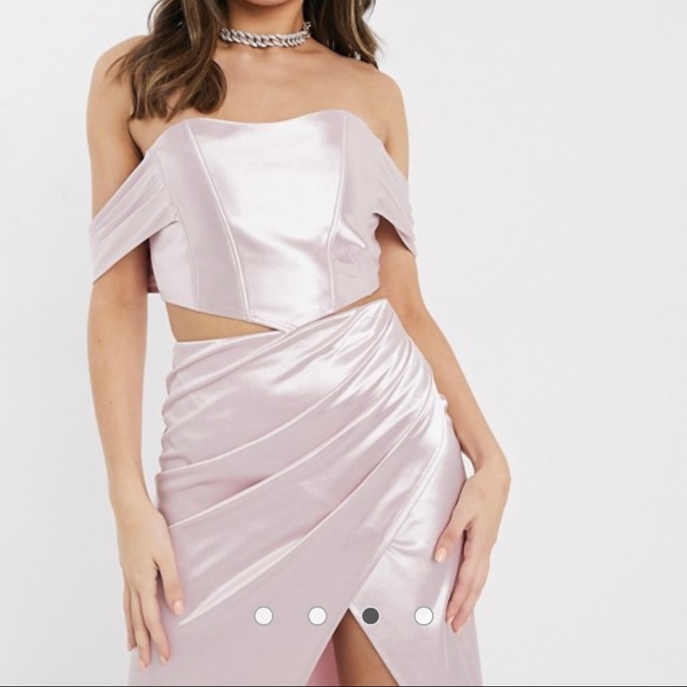 Off-shoulder crop